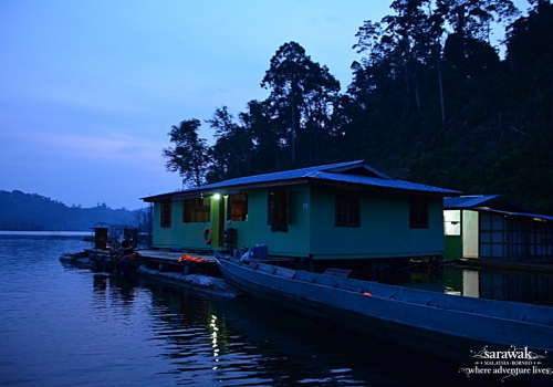 Belanum - The Floating House-Stay' - Bakun Lake