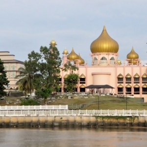 Sarawak River Cruise - View of State Mosque